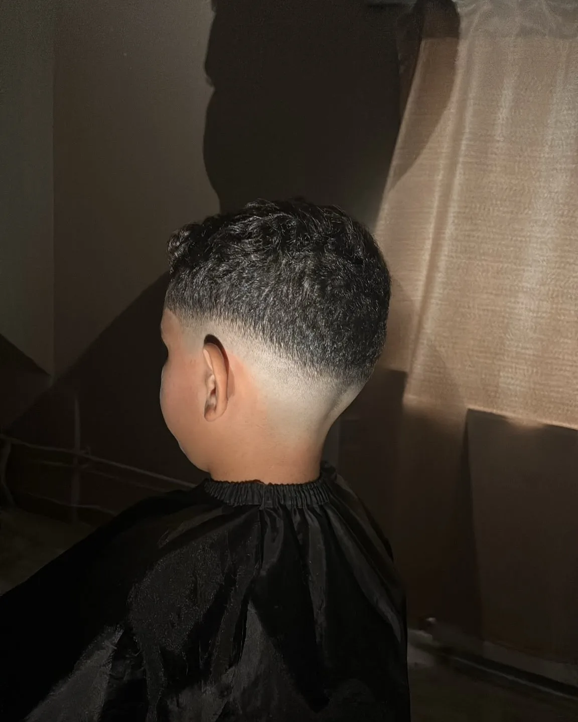 Mid fade, finition nette et en harmonie avec la texture naturelle